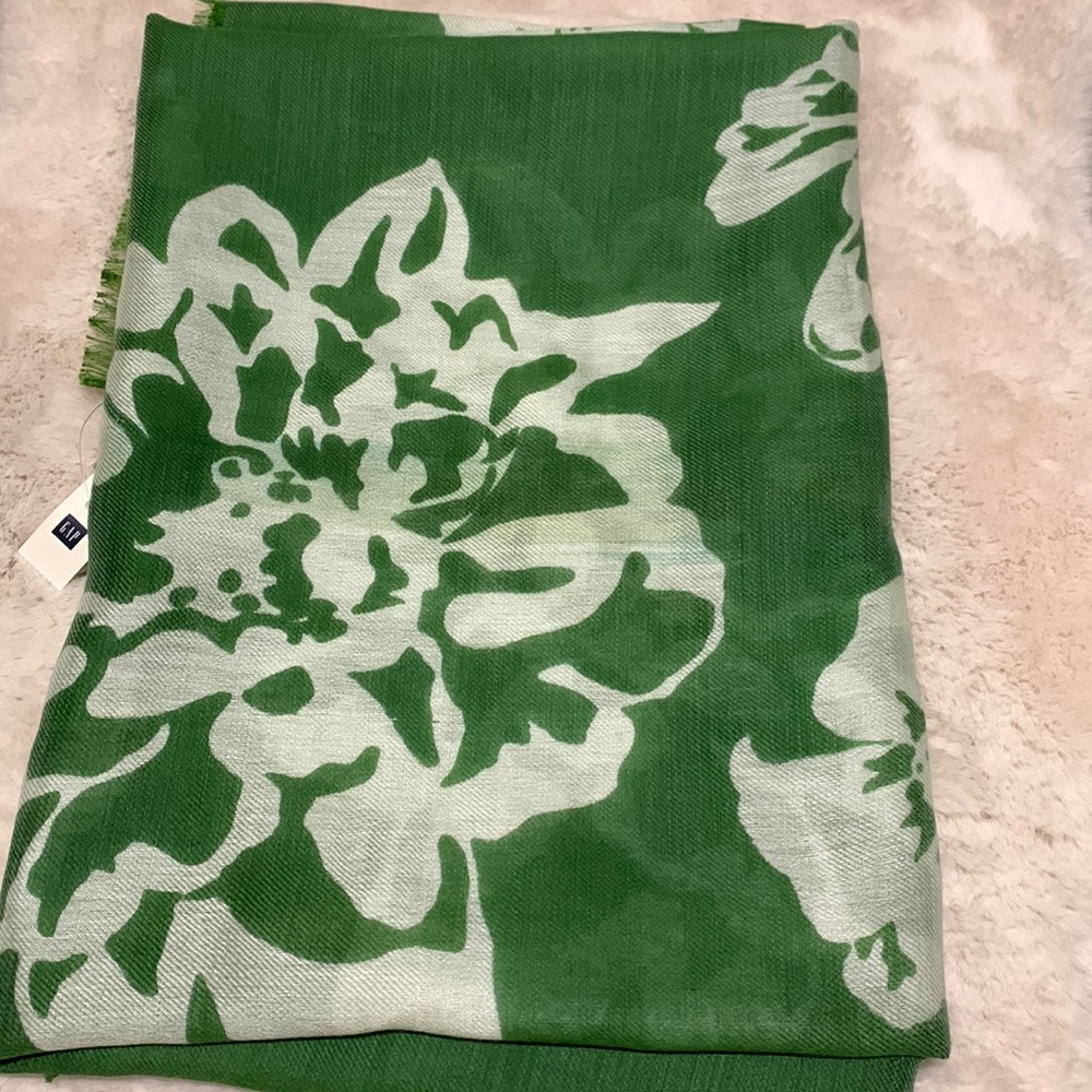 NWT Huge size Scarf/wrap🧣